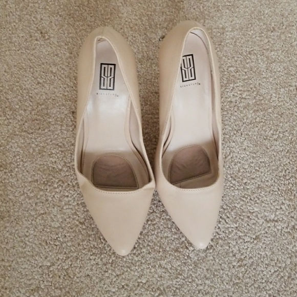 Shoes - Nude pump